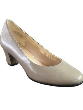 David Tate Women's. Taupe Leather Pump  Size 6